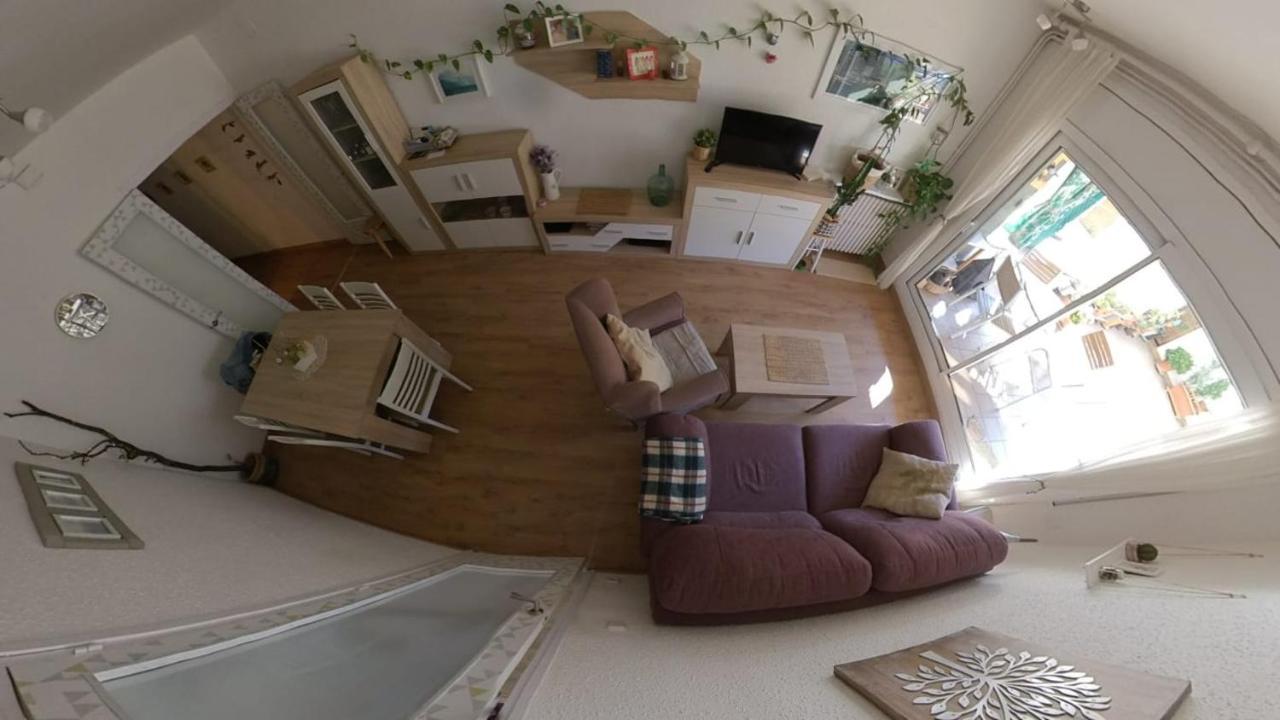 Habitacion Con Patio En Piso Compartido カペリャデス エクステリア 写真